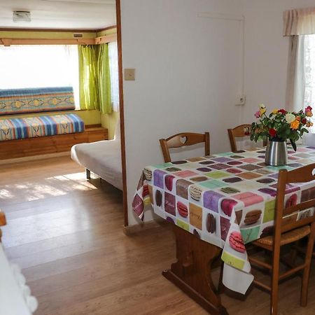 Hotel Camping Les Acacias Saint-Paulet-de-Caisson Exterior foto