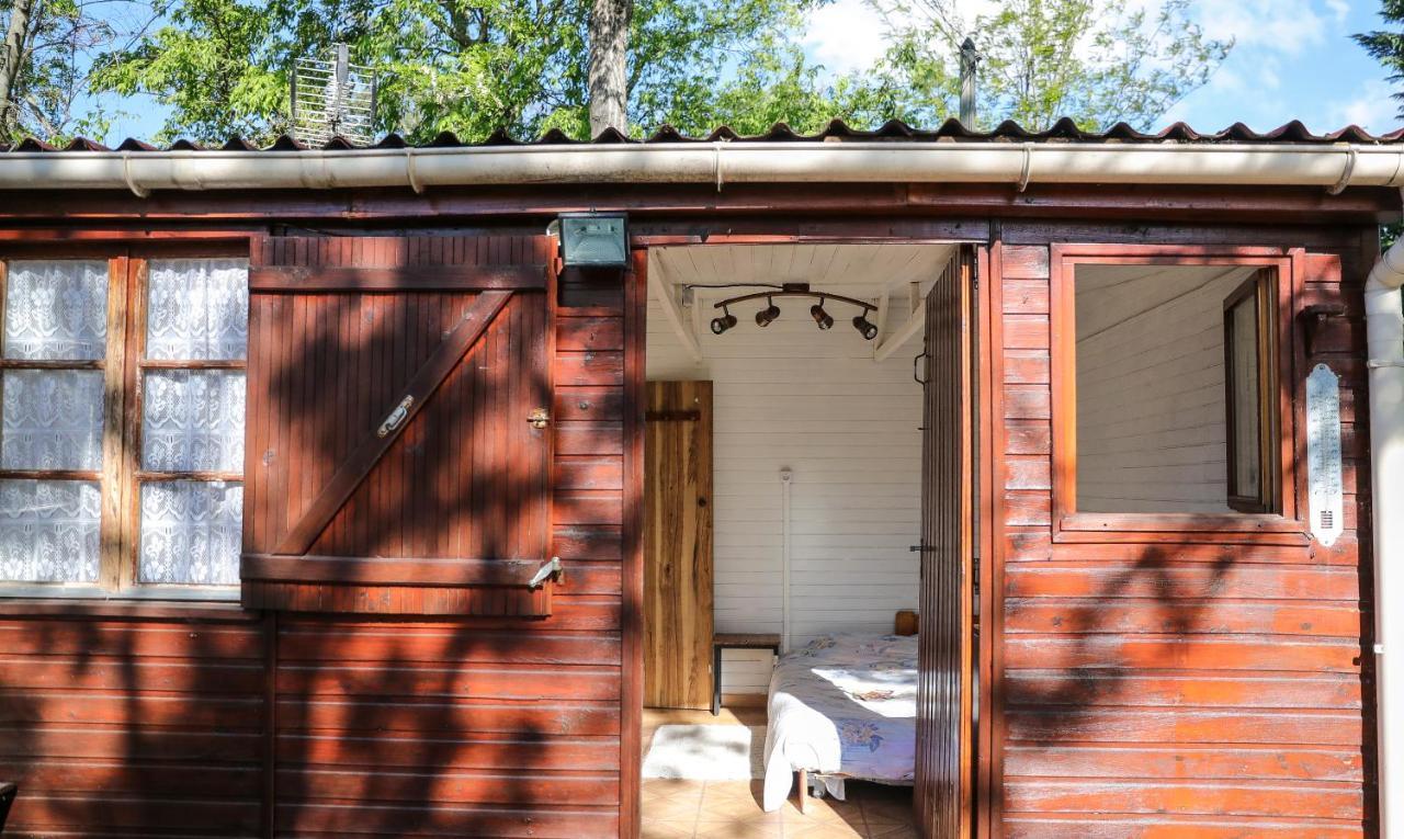 Hotel Camping Les Acacias Saint-Paulet-de-Caisson Exterior foto